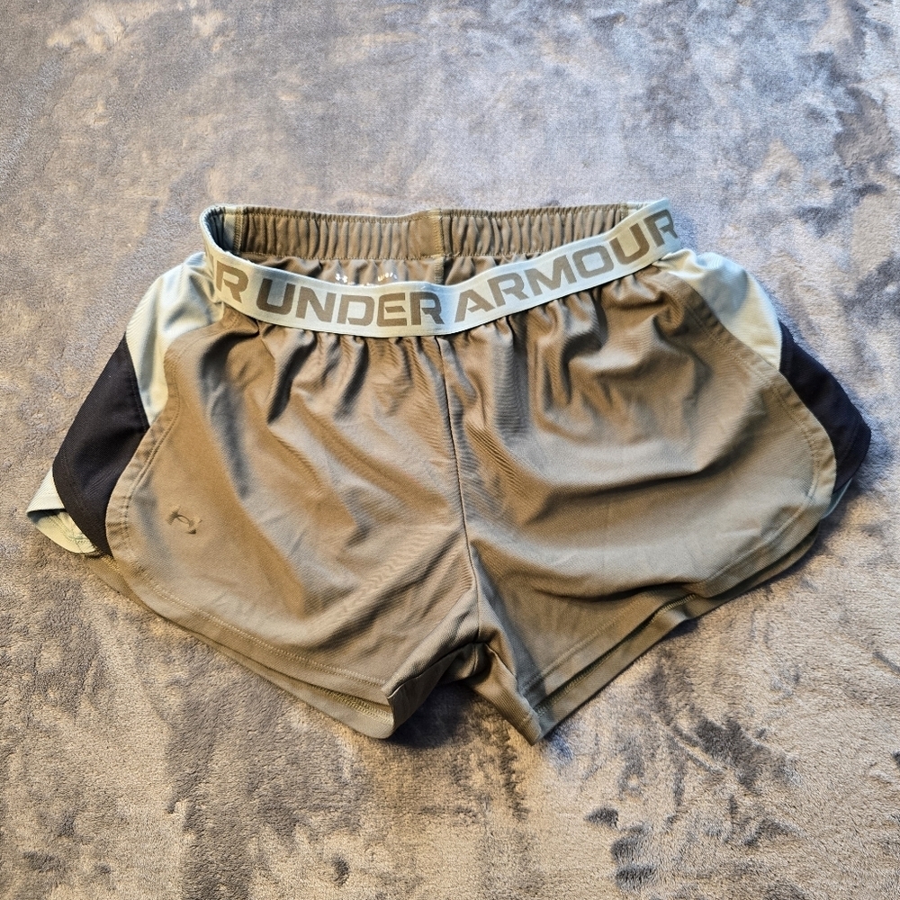 Under Armour Loose Hunter Green Shorts Size Large - Picture 2 of 11